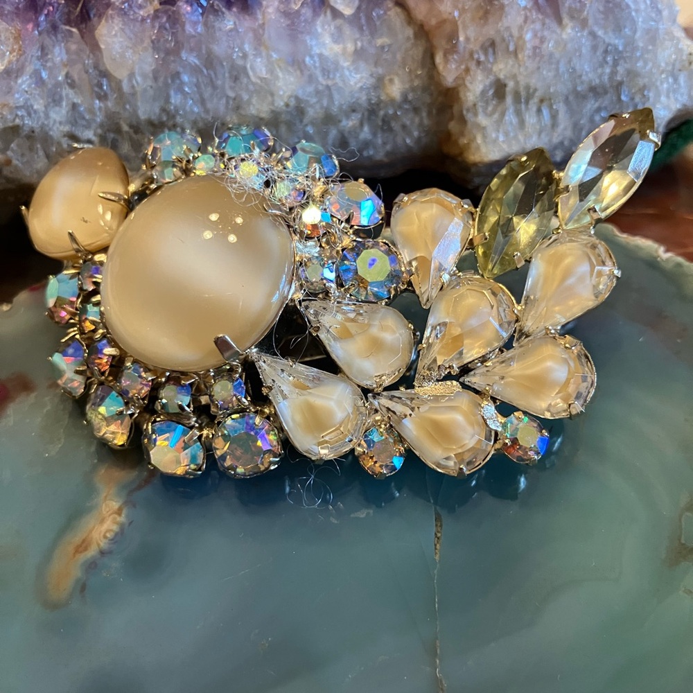 AURORA BOREALIS CRYSTAL PRONG SET STONES WITH MOON GLOW AND CABUCHONS BROOCH - Picture 8 of 12